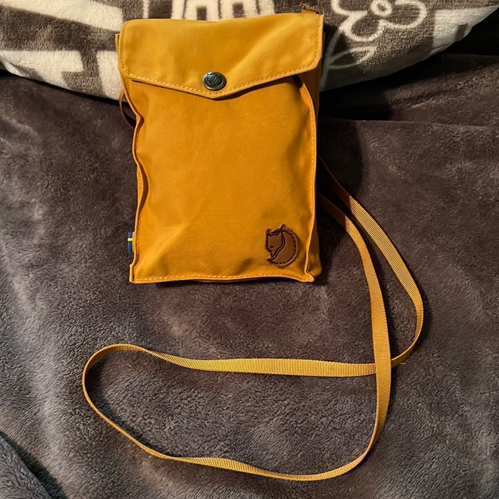 🍁Fjall Raven crossbody 🍁